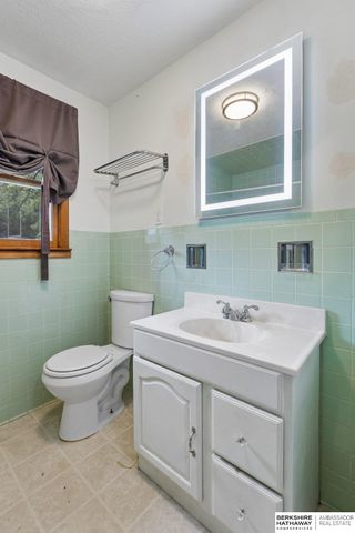 9704 N 31st Street, Omaha, NE 68112