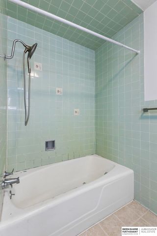 9704 N 31st Street, Omaha, NE 68112