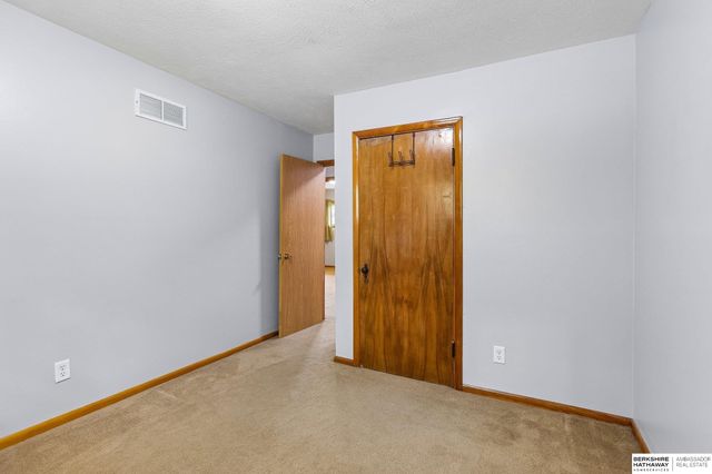 9704 N 31st Street, Omaha, NE 68112