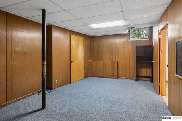 9704 N 31st Street, Omaha, NE 68112
