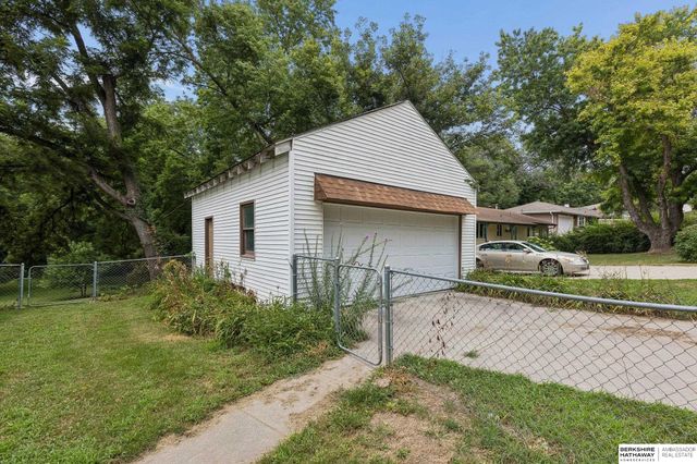 9704 N 31st Street, Omaha, NE 68112