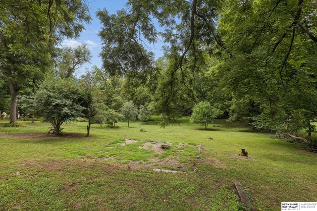 9704 N 31st Street, Omaha, NE 68112