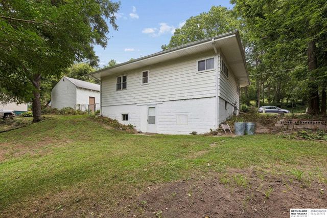9704 N 31st Street, Omaha, NE 68112