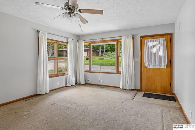 9704 N 31st Street, Omaha, NE 68112