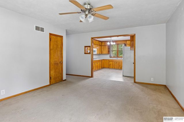 9704 N 31st Street, Omaha, NE 68112