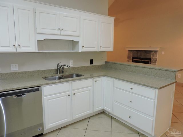 6423 Lake Charlene Ln, Pensacola, FL 32506