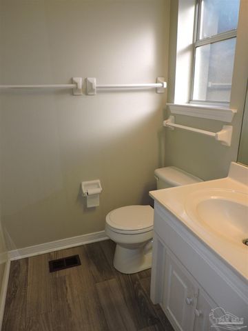 6423 Lake Charlene Ln, Pensacola, FL 32506