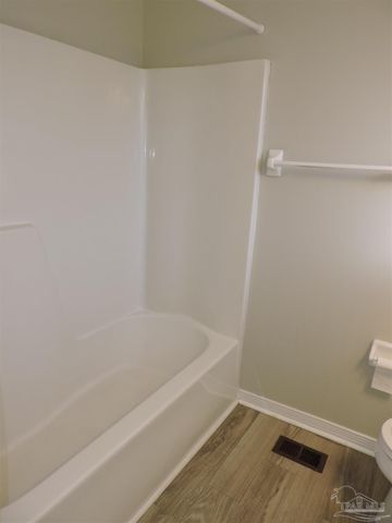 6423 Lake Charlene Ln, Pensacola, FL 32506