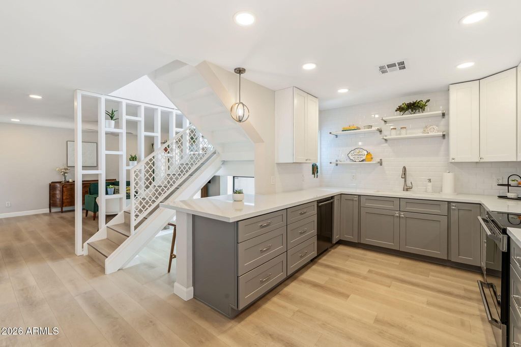 2 W GEORGIA Avenue 9, Phoenix, AZ 85013