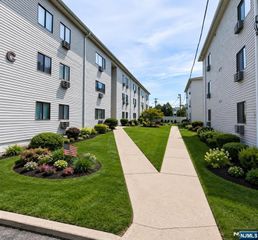 250 Grant Avenue C29 / 329, Lyndhurst, NJ 07071