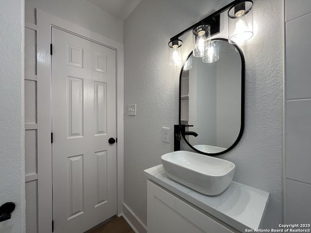 2239 Burnet St, San Antonio, TX 78202