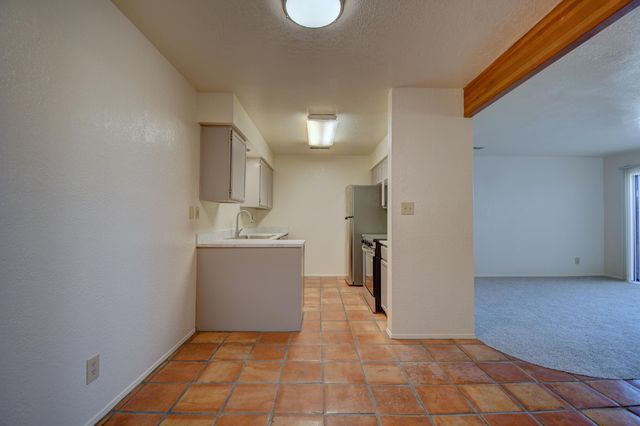 2900 Vista Del Rey NE UNIT 20B, Albuquerque, NM 87112