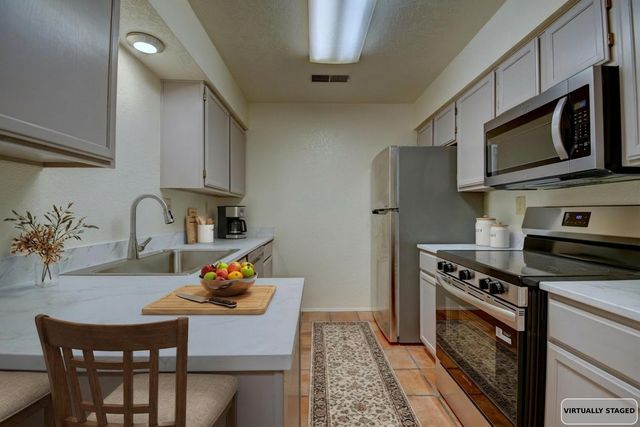 2900 Vista Del Rey NE UNIT 20B, Albuquerque, NM 87112