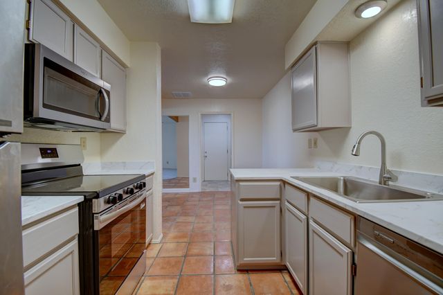 2900 Vista Del Rey NE UNIT 20B, Albuquerque, NM 87112