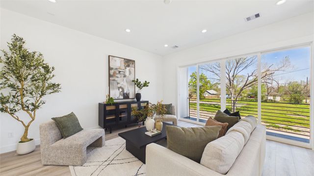 2415 Harrington St Street, Houston, TX 77026