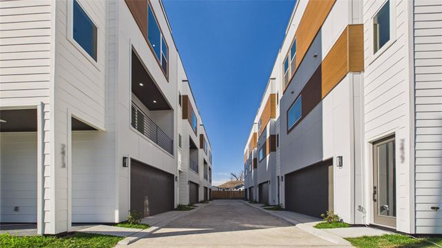 2415 Harrington St Street, Houston, TX 77026