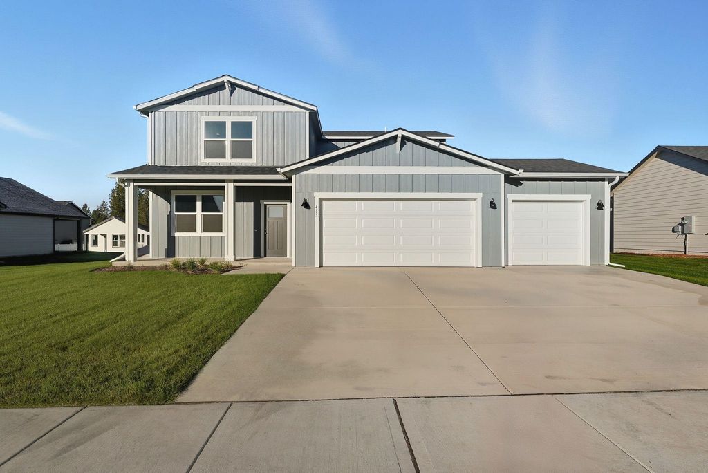 718 E 4th St, Deer Park, WA 99006