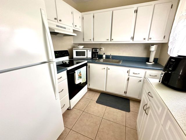 160 Coventry G, West Palm Beach, FL 33417