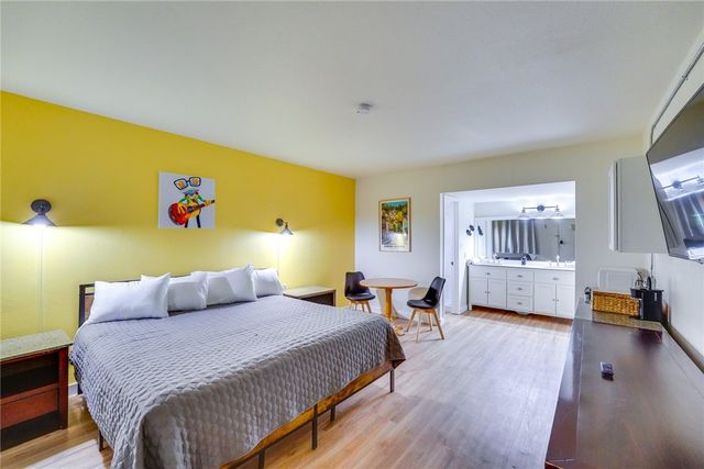 2017 E Van Buren, Eureka Springs, AR 72632