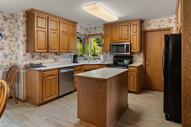 2616 39th Avenue S, Fargo, ND 58104