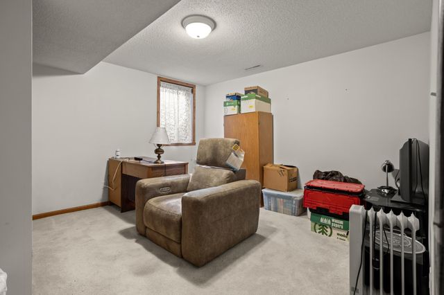 2616 39th Avenue S, Fargo, ND 58104