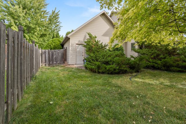 2616 39th Avenue S, Fargo, ND 58104
