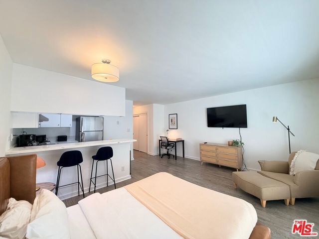 5805 W 8th Street 211, Los Angeles, CA 90036