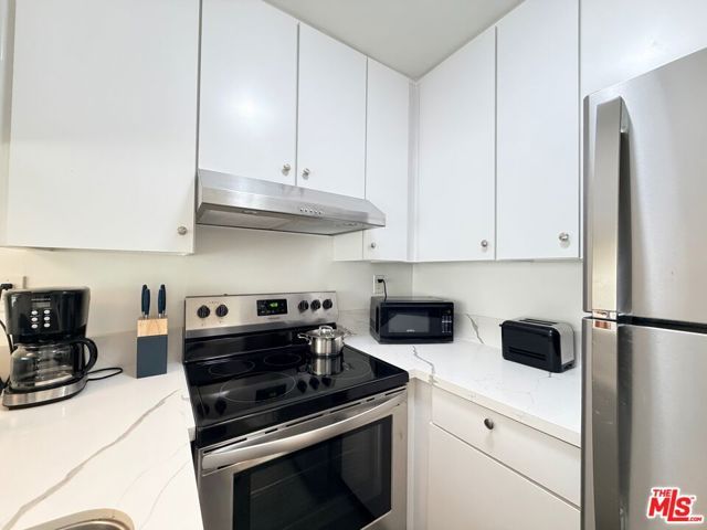 5805 W 8th Street 211, Los Angeles, CA 90036