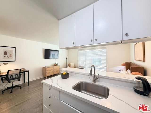 5805 W 8th Street 211, Los Angeles, CA 90036
