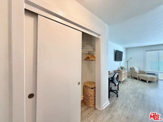 5805 W 8th Street 211, Los Angeles, CA 90036