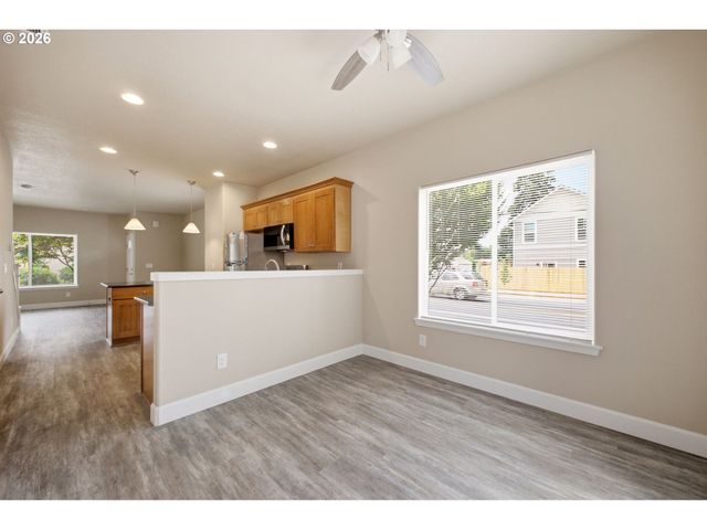 6136 Se DUKE St, Portland, OR 97206