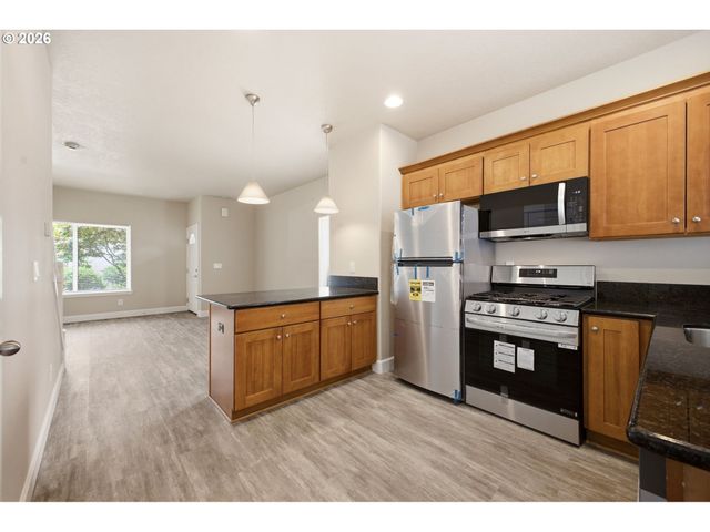 6136 Se DUKE St, Portland, OR 97206
