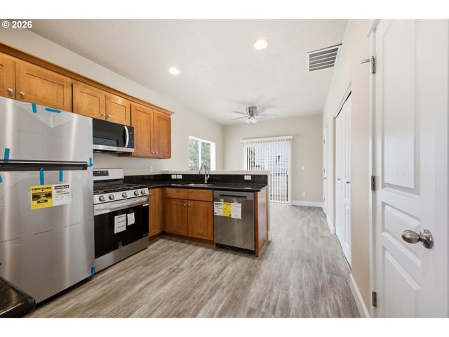 6136 Se DUKE St, Portland, OR 97206