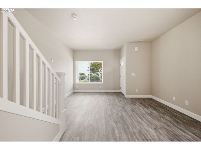 6136 Se DUKE St, Portland, OR 97206