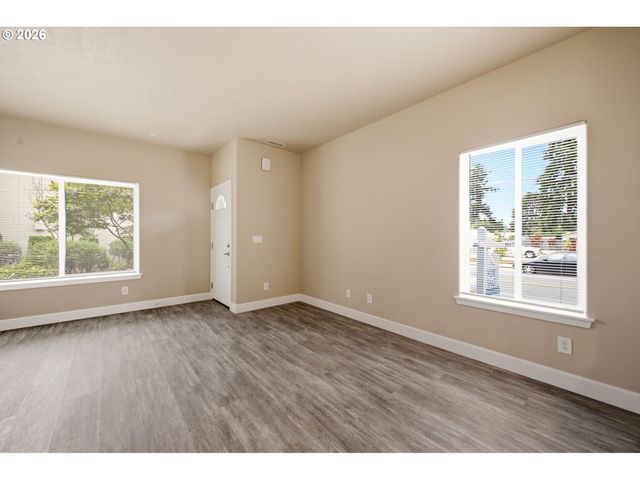 6136 Se DUKE St, Portland, OR 97206