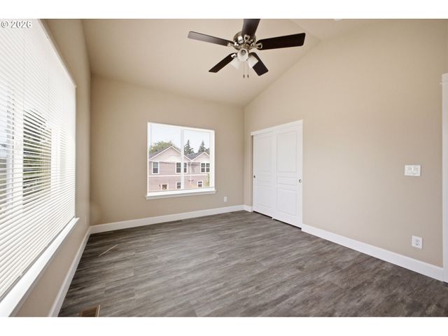6136 Se DUKE St, Portland, OR 97206