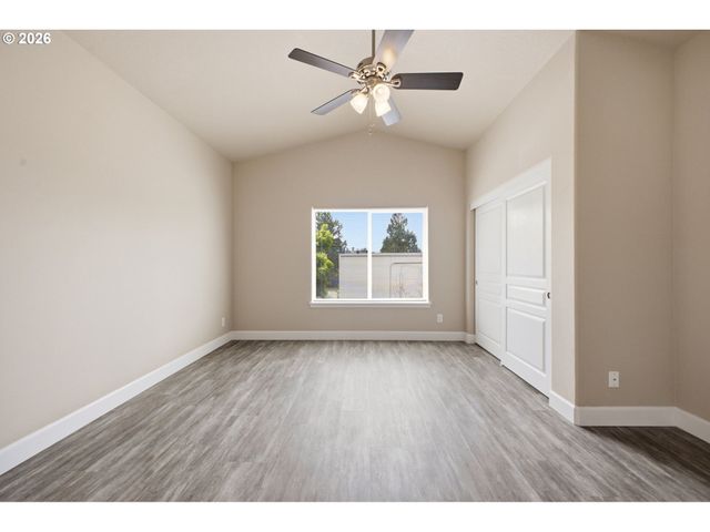 6136 Se DUKE St, Portland, OR 97206