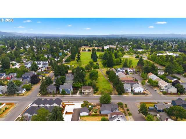 6136 Se DUKE St, Portland, OR 97206