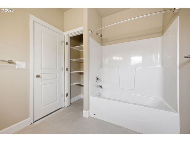6136 Se DUKE St, Portland, OR 97206