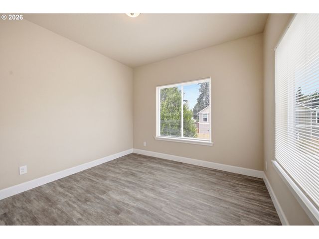 6136 Se DUKE St, Portland, OR 97206