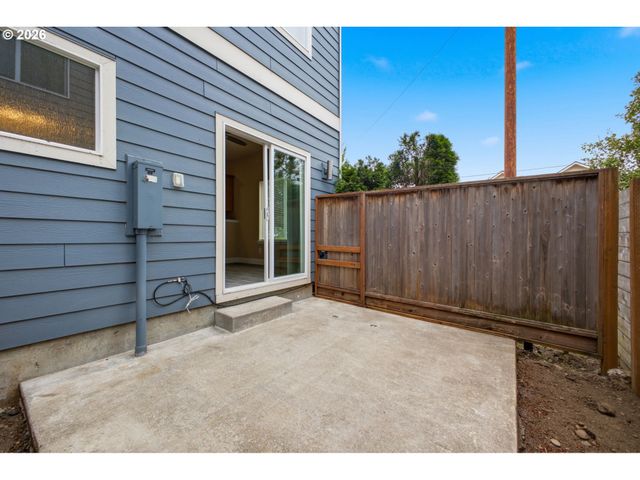 6136 Se DUKE St, Portland, OR 97206