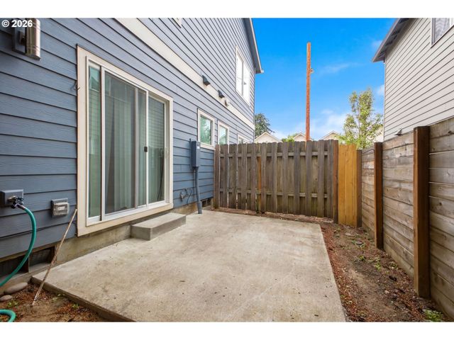 6136 Se DUKE St, Portland, OR 97206