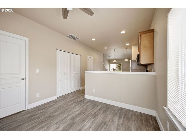 6136 Se DUKE St, Portland, OR 97206