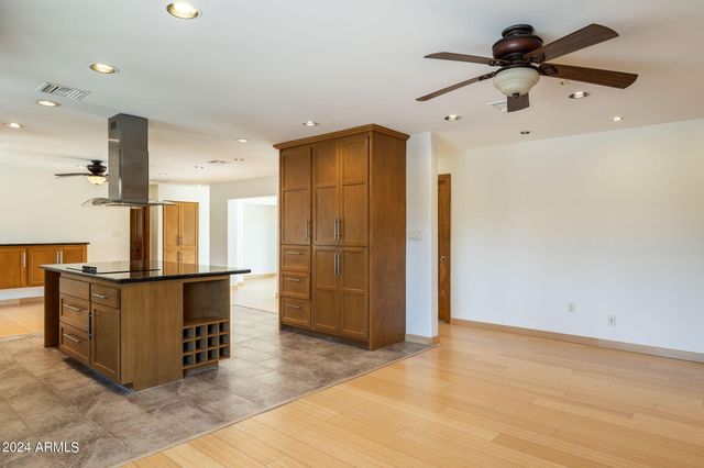 8643 E Sandalwood Drive, Scottsdale, AZ 85250