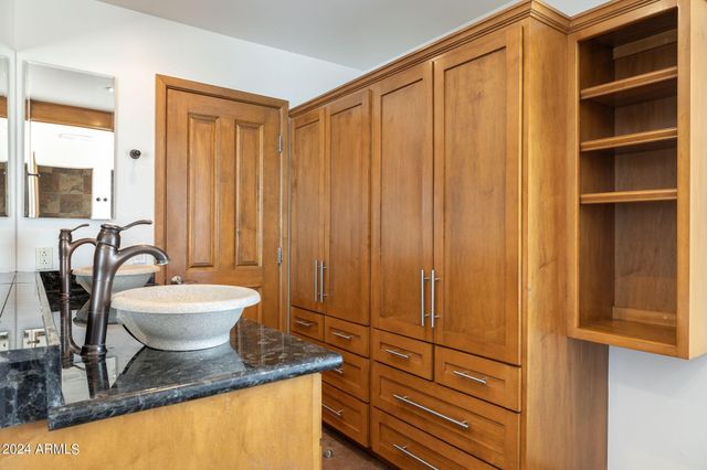 8643 E Sandalwood Drive, Scottsdale, AZ 85250