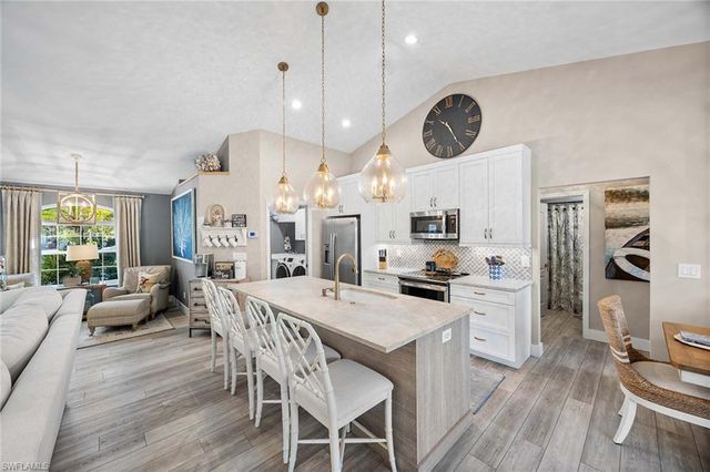 6681 Huntley LN S, Naples, FL 34104