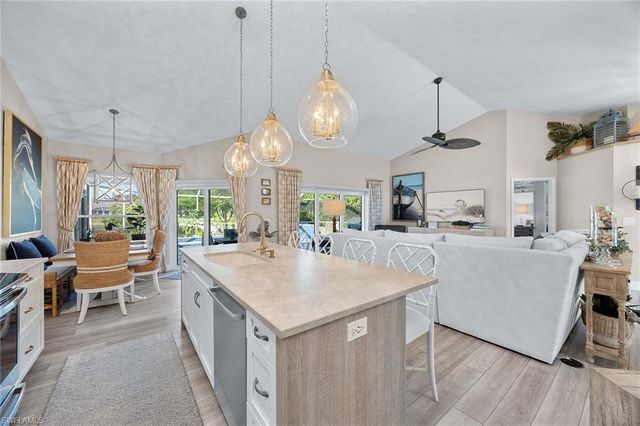 6681 Huntley LN S, Naples, FL 34104