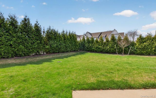 48 Bellflower Path, Smithtown, NY 11787