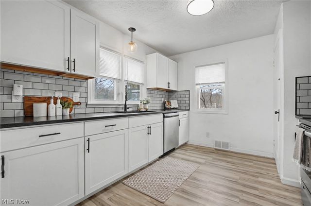 86 Southeast Avenue, Tallmadge, OH 44278