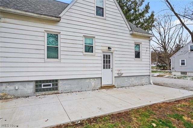 86 Southeast Avenue, Tallmadge, OH 44278